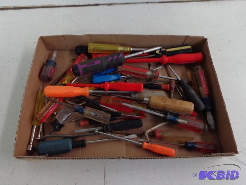 lot 110 image: Assorted Screwdrivers Various Brands Stanley,...