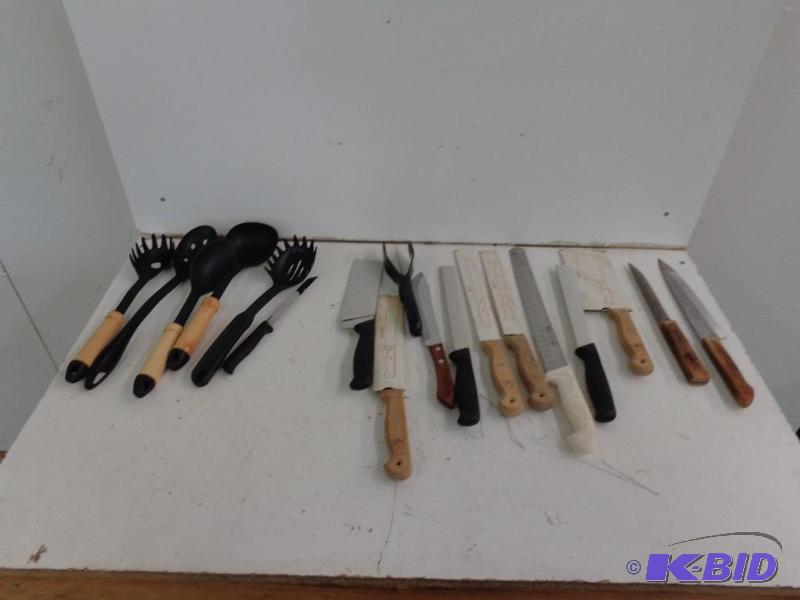 lot 114 image: Assorted Knives and Untensils ...