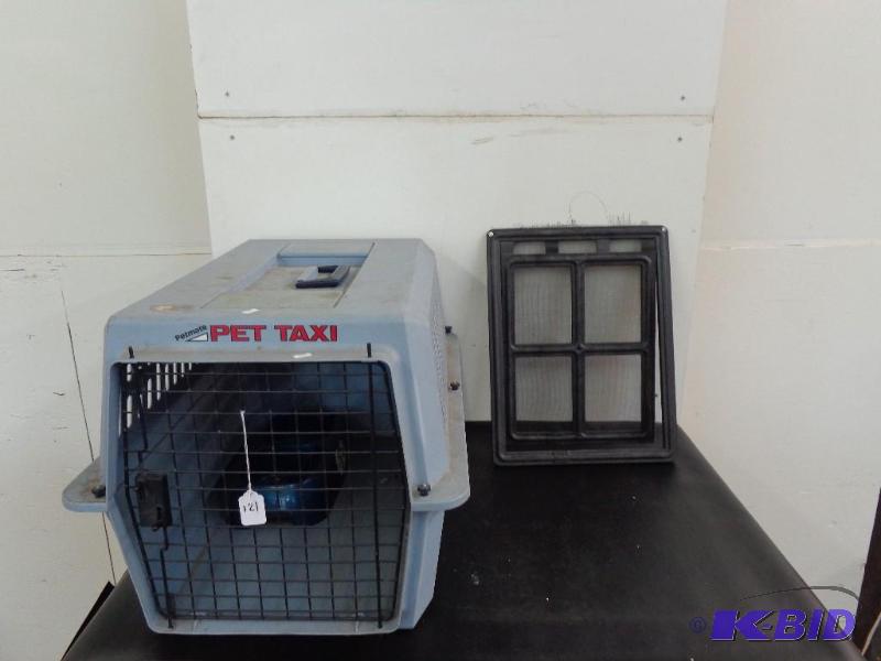 lot 121 image: Pet Taxi and Doggy Door Pet Taxi 26" x 1...