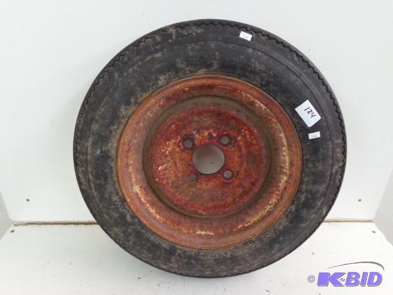 lot 124 image: 4 Hole Trailer Tire 480 x 12 Not Aired Up...