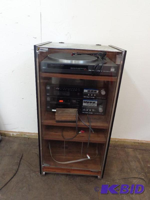 lot 132 image: Fischer Stereo Set in Display Case Case is 36...