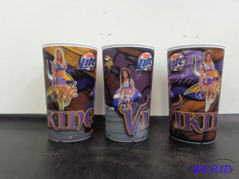 lot 137 image: 3 Vikings Cheerleader Cups Holographic Plasti...