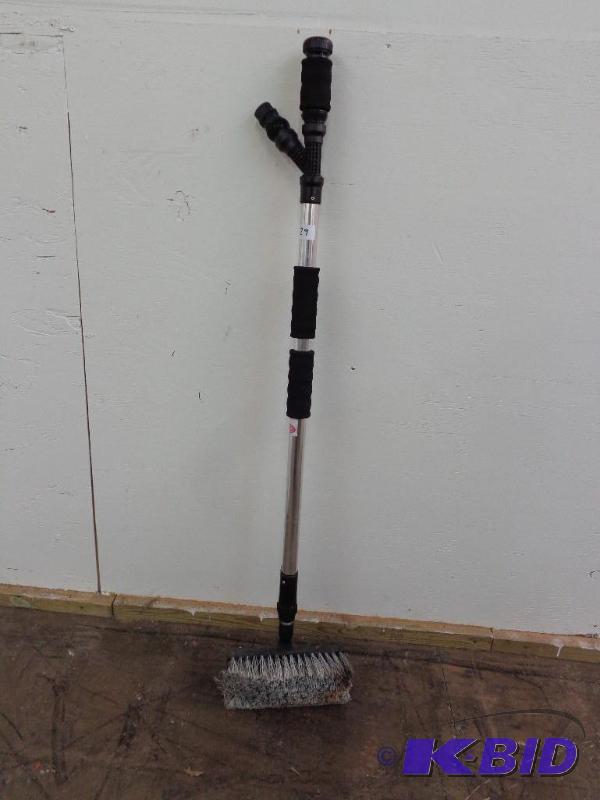 lot 29 image: Telescoping Washing Brush Telescopes from 4 ...