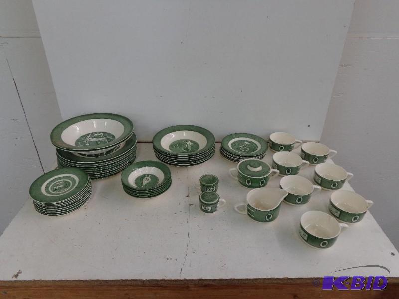 lot 44 image: Colonial Homestead Dishes (10) 10" Plate...