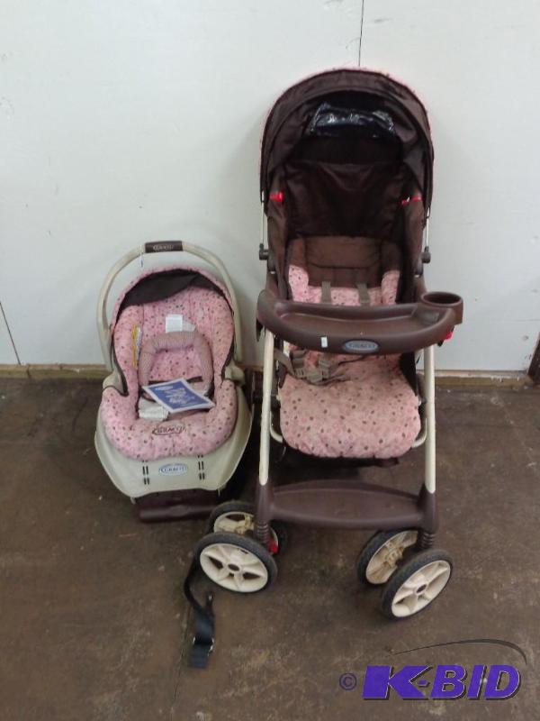lot 49 image: Graco Car Seat and Stroller 3 Position Carryi...
