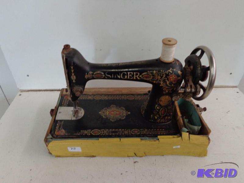 lot 75 image: Antique Singer Sewing Machine Model 836017 Be...