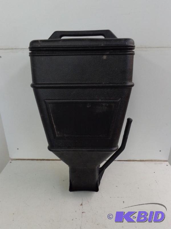 lot 91 image: Plastic Dispersement &nbspShoot wHandl...