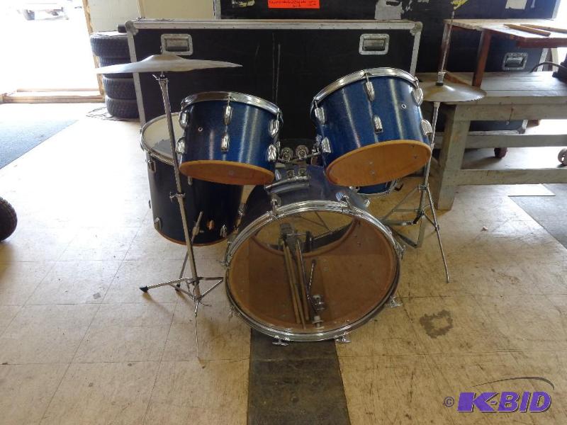 lot 95 image: Vintage 5 Piece Drum Set 14" Snare 12&qu...