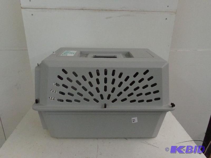 lot 98 image: Petmate&nbspPet Taxi 18" x 25" x 1...