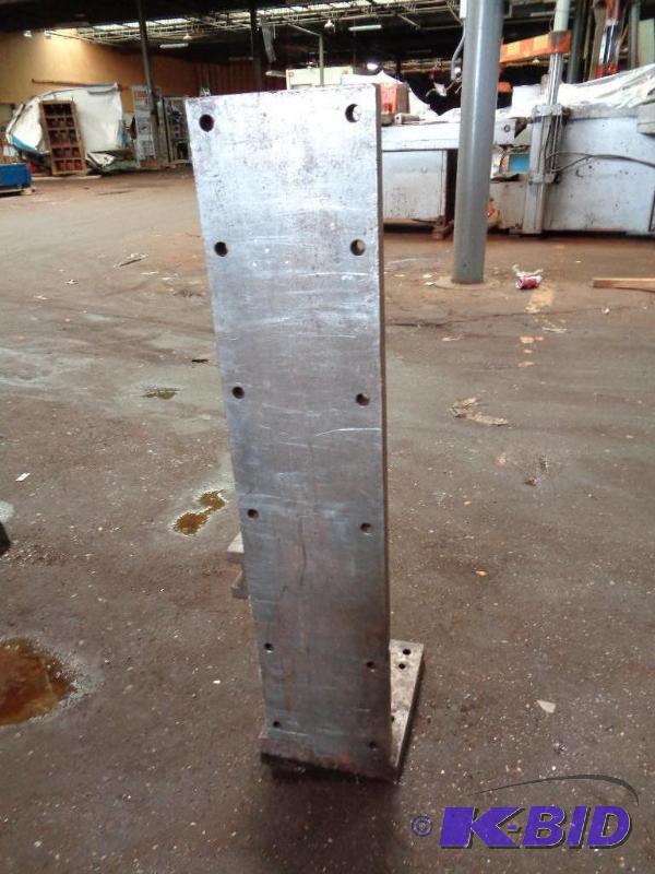 lot 35 image: Angle Plate