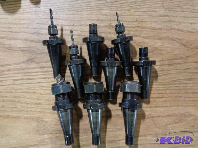 lot 4 image: 30 Taper Holders