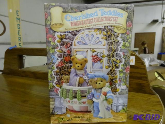 lot 117 image: Enesco Cherished Teddies Romeo and Juliet Col...