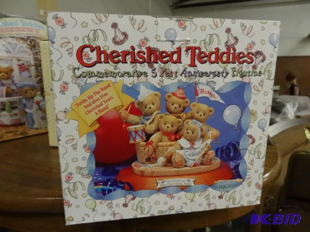 lot 119 image: Enesco Cherished Teddies Commemorative 5 Year...