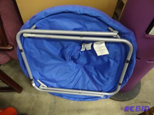 lot 123 image: Portable Loundge Chair...