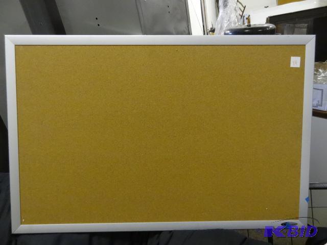 lot 14 image: Bulletin Board 3 x 2...