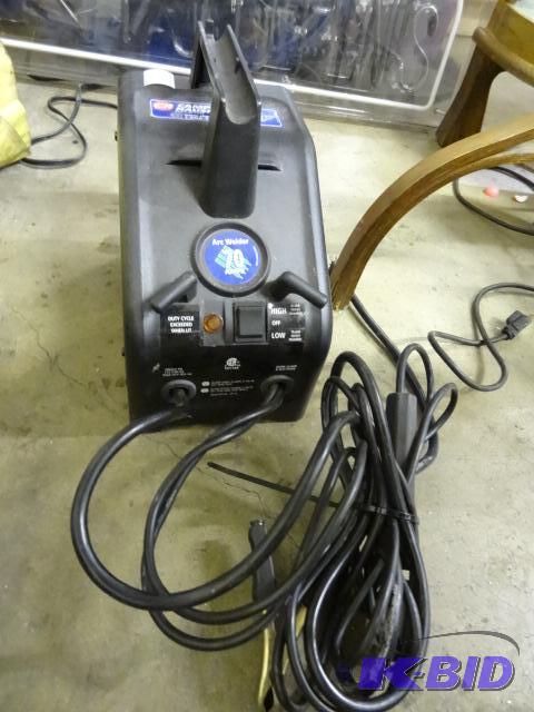lot 141 image: Campbell Hausfeld Arc Welder. 70 amp 115 volt...