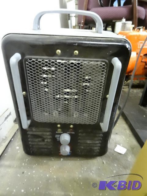 lot 143 image: Electric Milk House Heater...