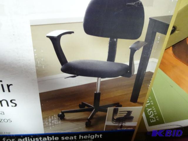 lot 183 image: Mainstays Task Chair with Arms. Store Return...