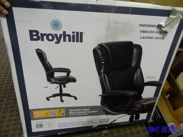 lot 189 image: Broyhill Executive Chair. Black Bonded Leathe...