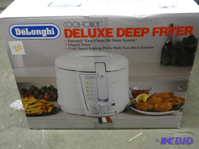 lot 20 image: Delonghi Cool Touch Deluxe Deep Fryer-Looks N...