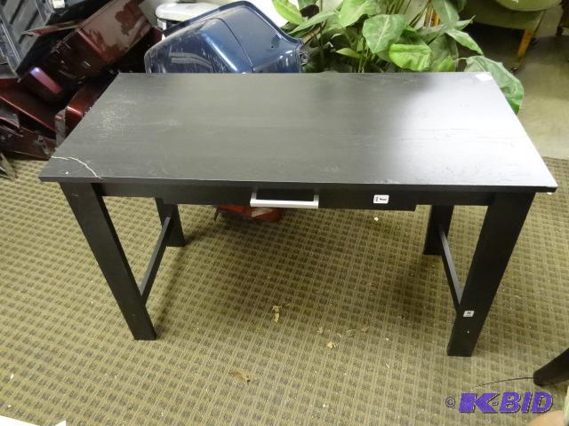 lot 202 image: Desk. 39 x 18 x 29 Store Return...