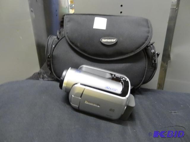 lot 36 image: Panasonic HDD, 015, 32x Optical Zoom Model S...