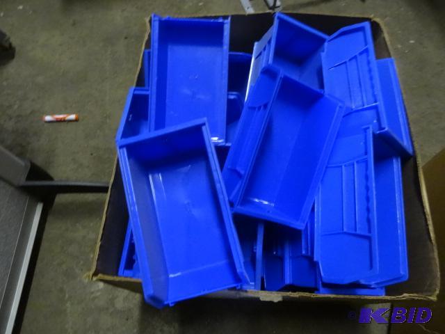 lot 71 image: 34-Akro Bins Blue 30-220...