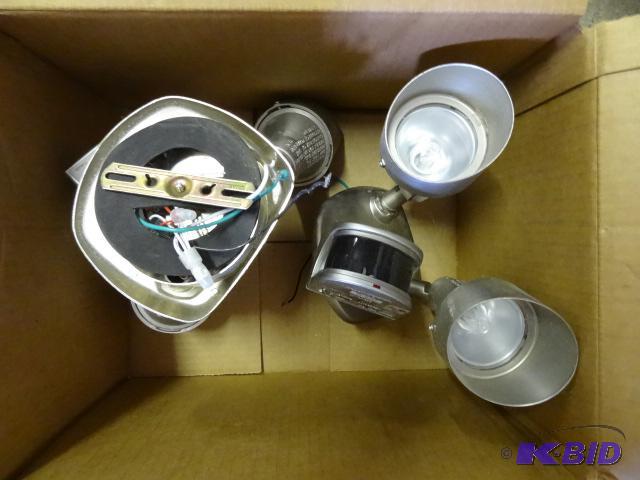lot 91 image: 2-HeathZenigh Outdoor Motion Lights 5716-A...