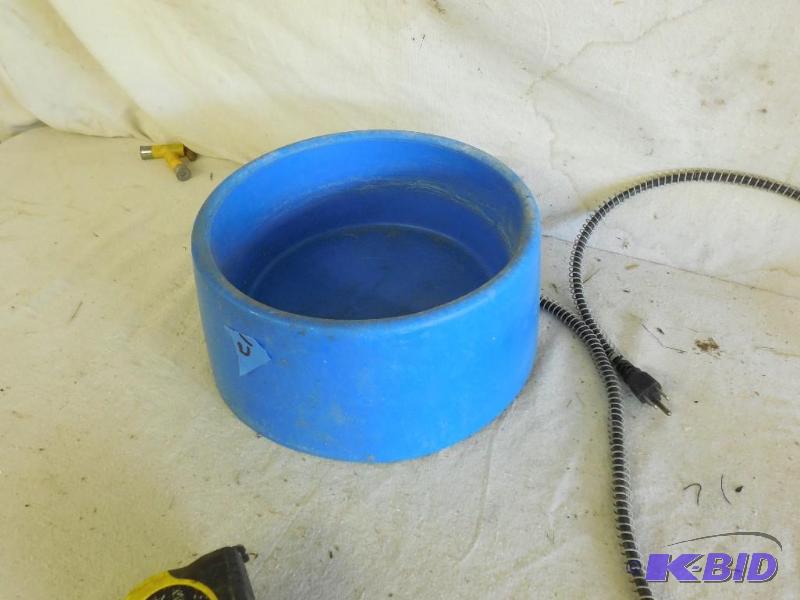 lot 12 image: Heated water dish 12" x 4"...