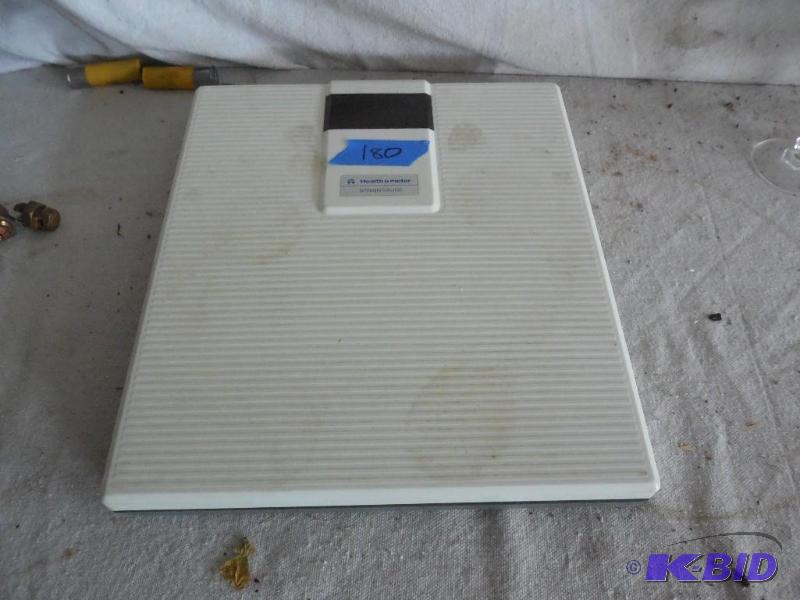lot 180 image: Health o meter Strain Gauge scale needs batte...
