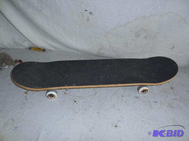 lot 189 image: Skate board...