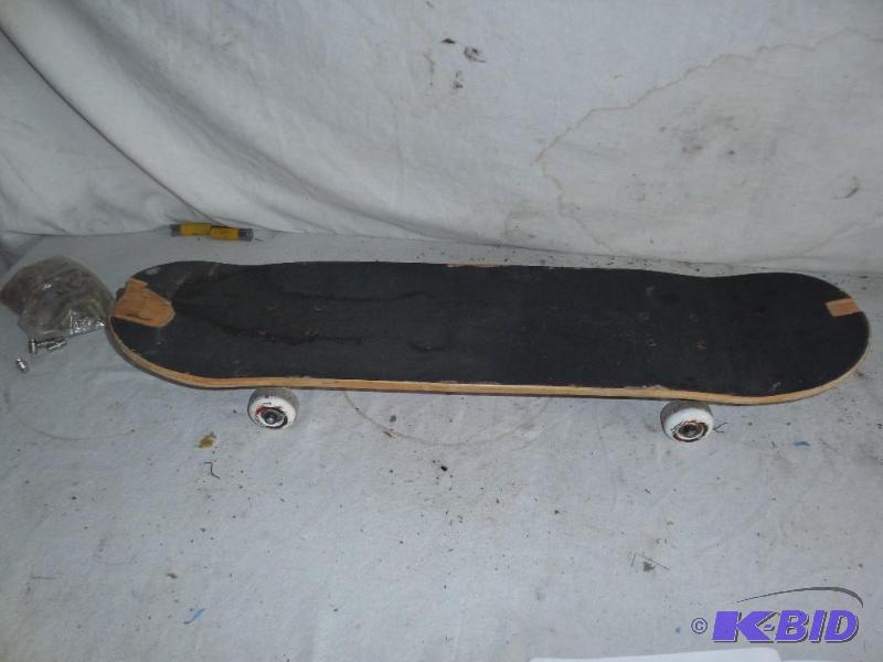 lot 190 image: Skate board...