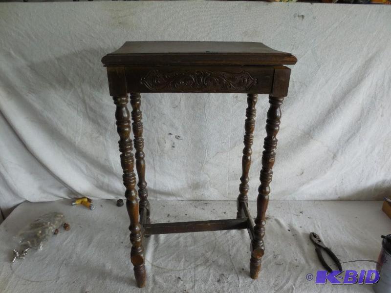 lot 23 image: Wood table 14 x 10 x 25...