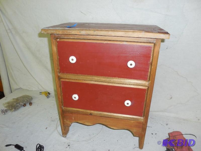 lot 35 image: Smal side table measures 17 x 10 x 21...