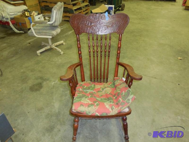 lot 50 image: Wooden rocking chair with removable pad....
