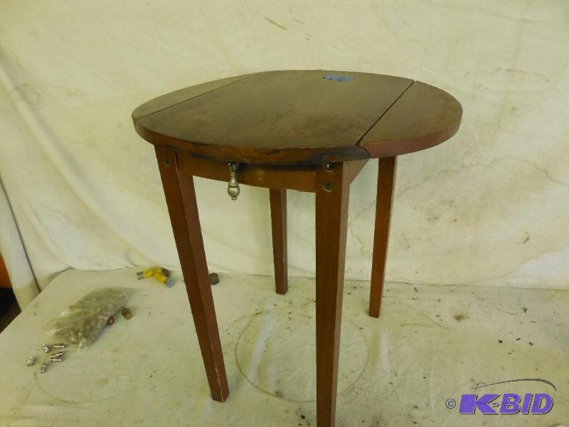 lot 55 image: 18" Table with collapsible sides and a d...