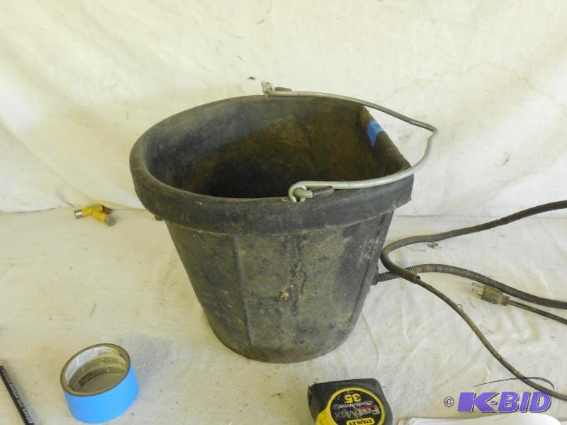 lot 6 image: Heated water feed bin...