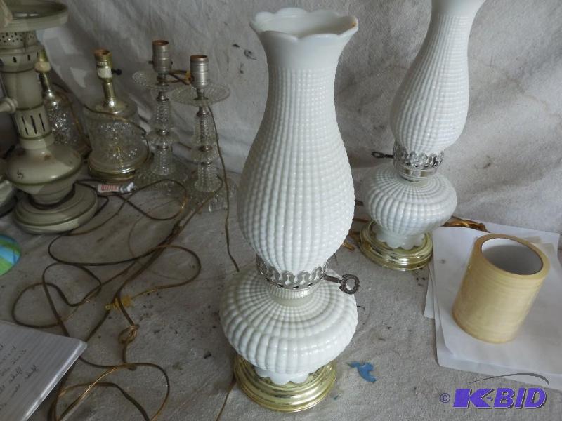 lot 76 image: 18" Old lamp...