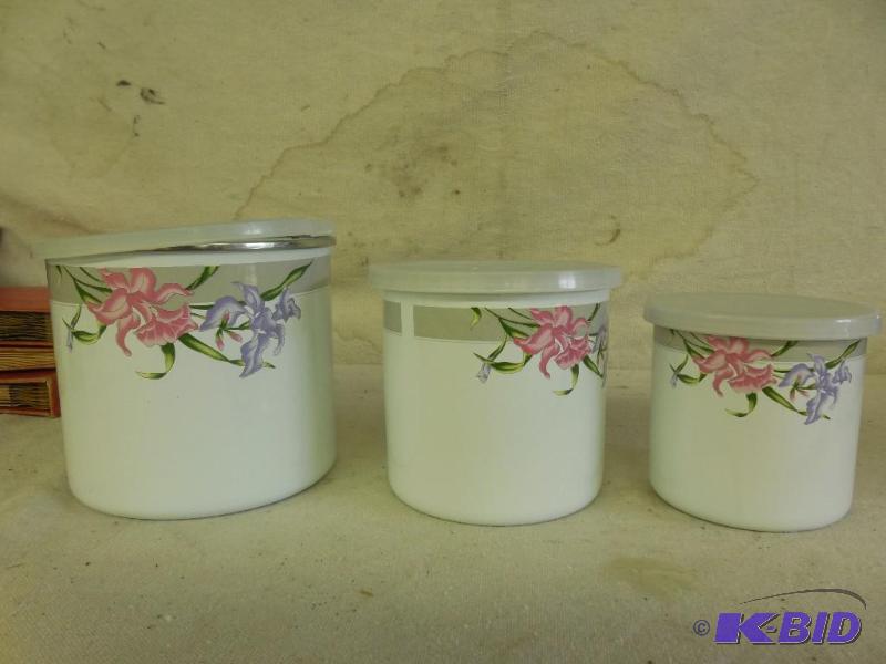 Set of metal canisters with lids...