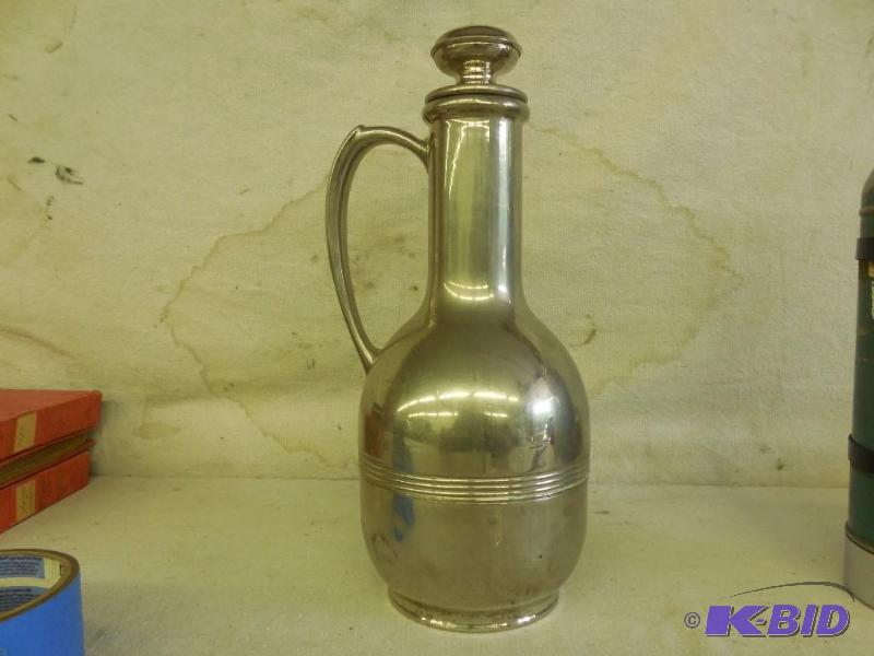 Old Universal 38 oz. Thermos container decant...