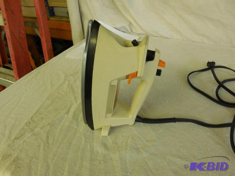 GE Self clean II steam iron...