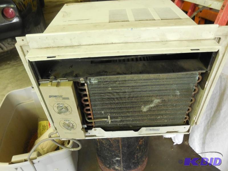 Signature 2000 small room AC 120 volt works ...