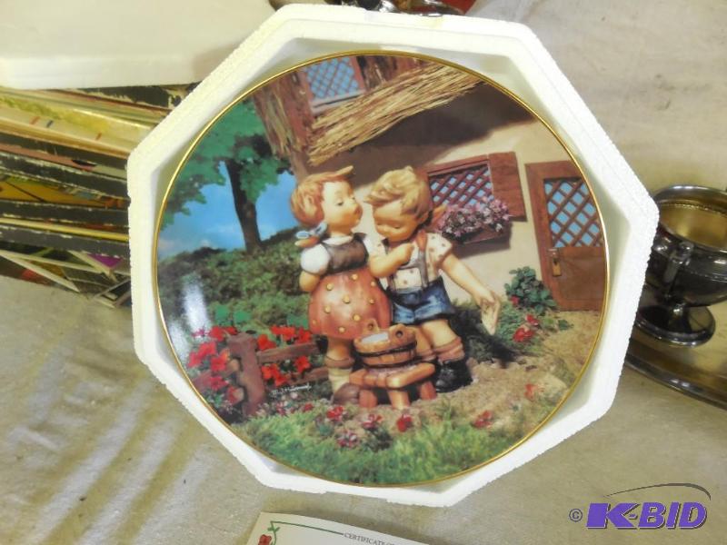 &nbspM.I. Hummel Christmas plate with COA &q...