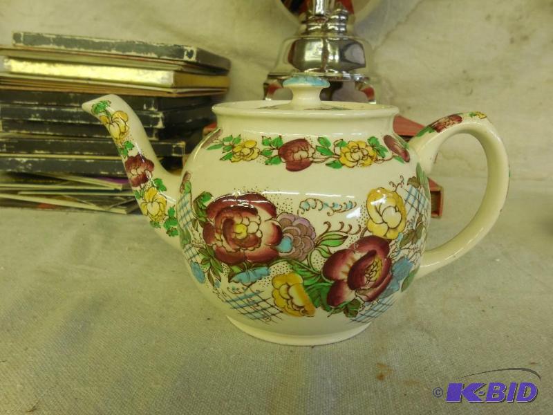 Sadler tea pot made in England...