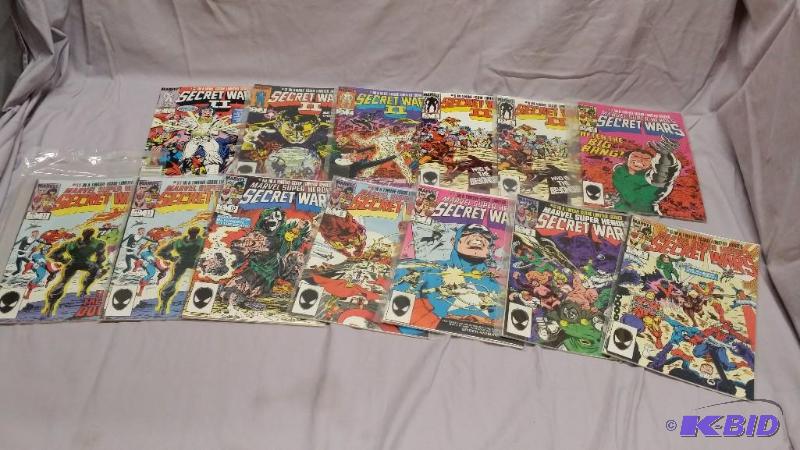 Lot of 13 Secret Wars comics. Some bagged and...
