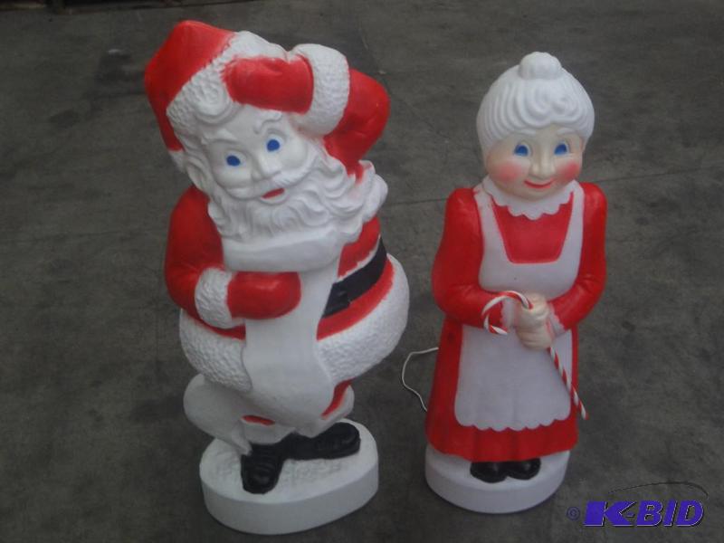 lot 35 image: Lighted Santa & Mrs. Claus...