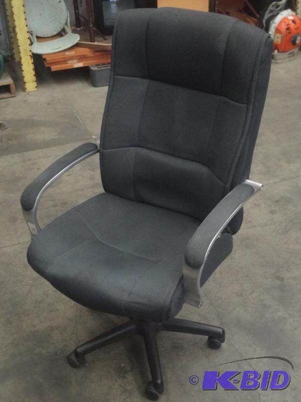 lot 36 image: Adjustable Rolling Office Chair...