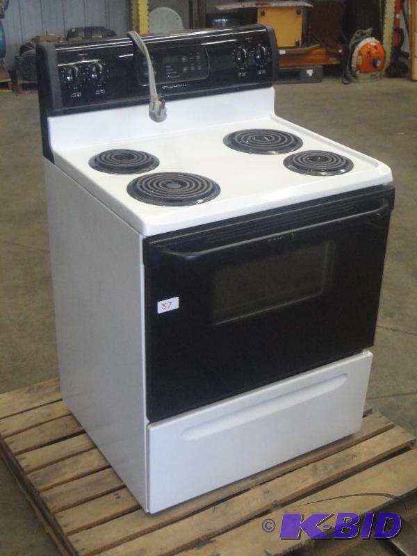 lot 57 image: Frigidaire 230Volt Electric Range, Nice Condi...