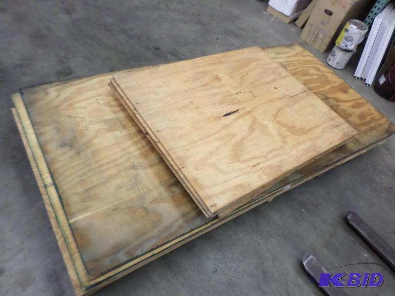 lot 62 image: (10) 4x8 & (12) 4x4 Sheets Of Various...