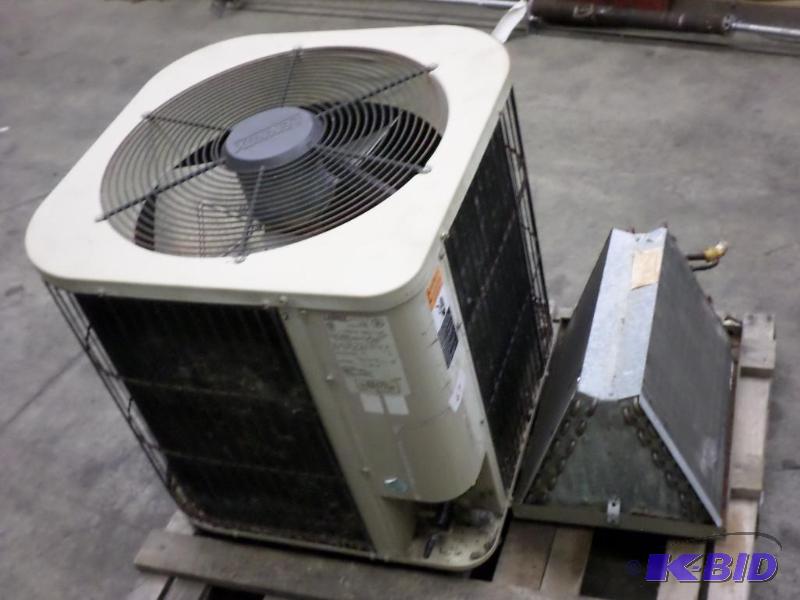 lot 67 image: Lennox HS24-261-1P Single Phase 208230 Volt ...